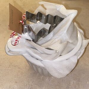 MUD PIE Measuring Cup Trio + Christmas Tree Cookie Cutter Baking Set NWT